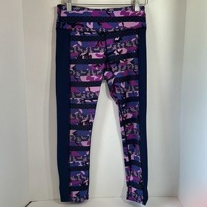Nike epic Lux running Capri purple camo leggings size small